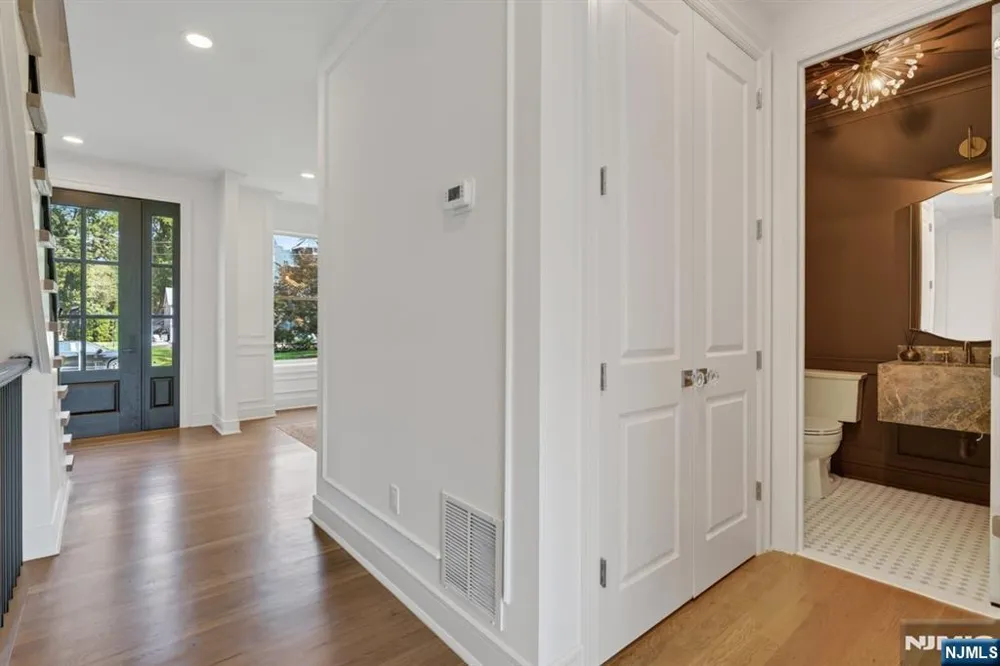 21 Pomona Avenue Pequannock Township, NJ 07444