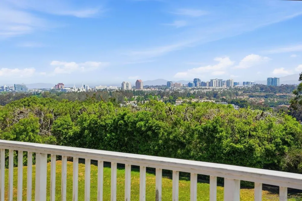 2954 Woodford Drive La Jolla, CA 92037