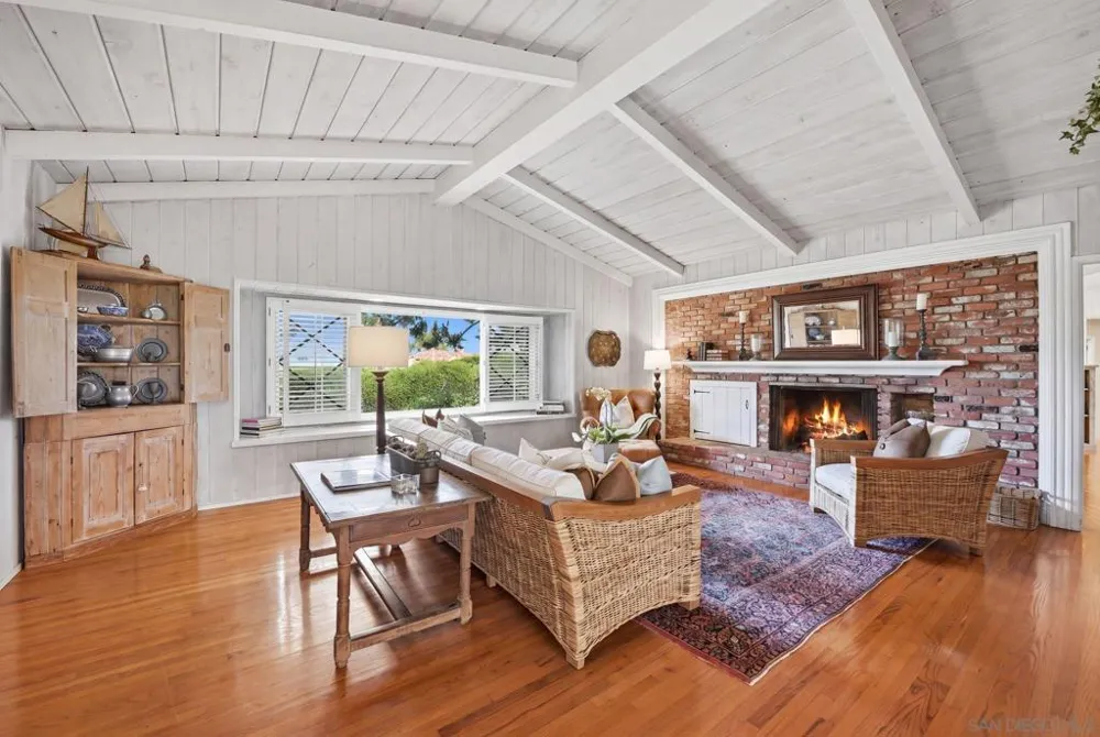 2954 Woodford Drive La Jolla, CA 92037