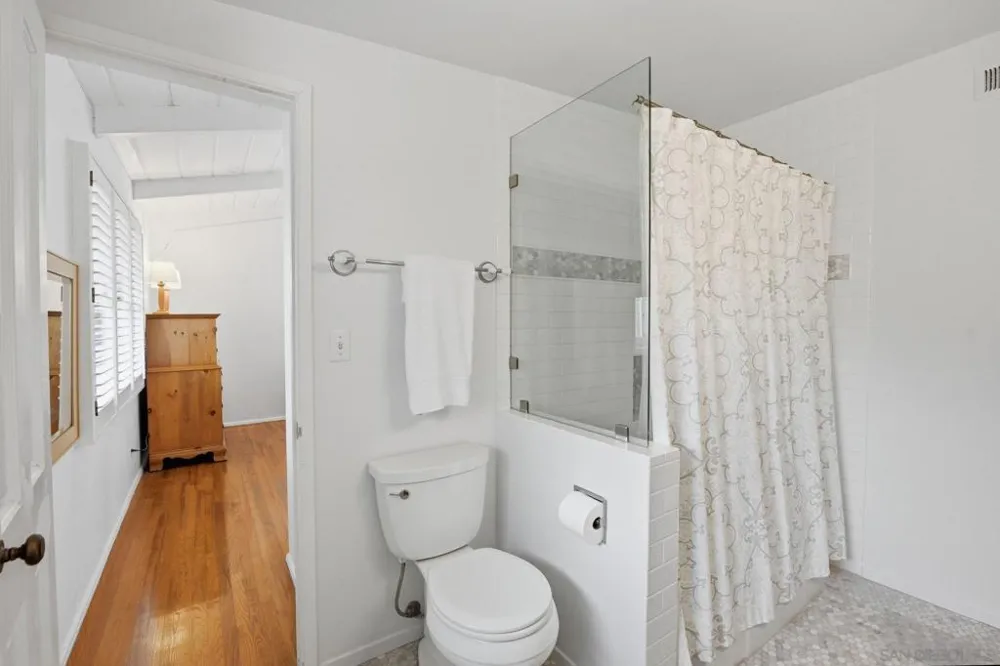 2954 Woodford Drive La Jolla, CA 92037