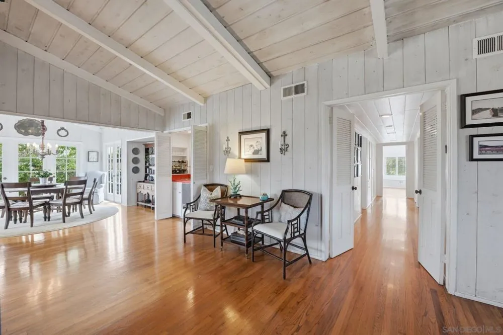 2954 Woodford Drive La Jolla, CA 92037