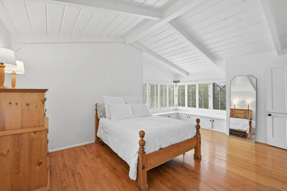 2954 Woodford Drive La Jolla, CA 92037