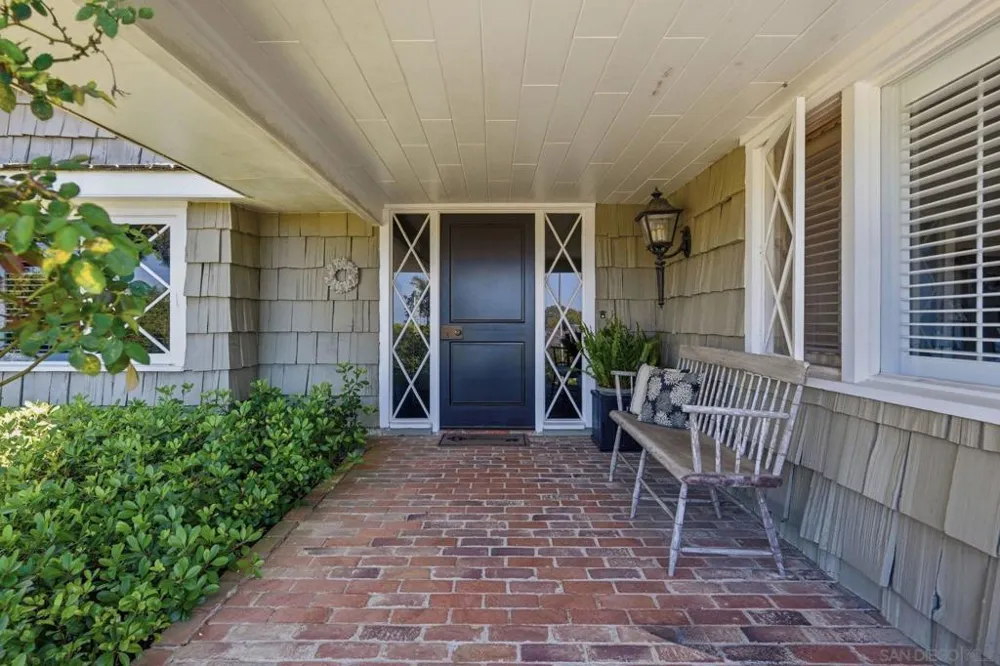 2954 Woodford Drive La Jolla, CA 92037
