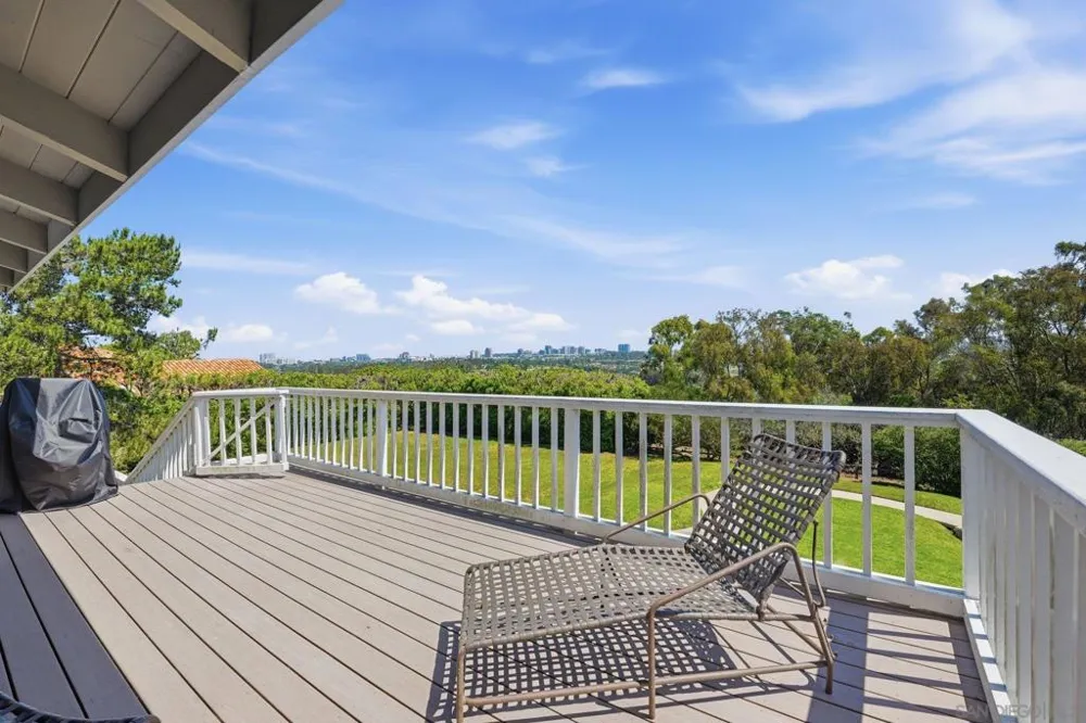 2954 Woodford Drive La Jolla, CA 92037