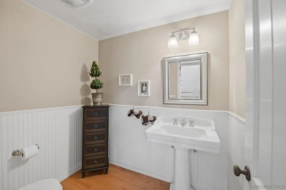 2954 Woodford Drive La Jolla, CA 92037