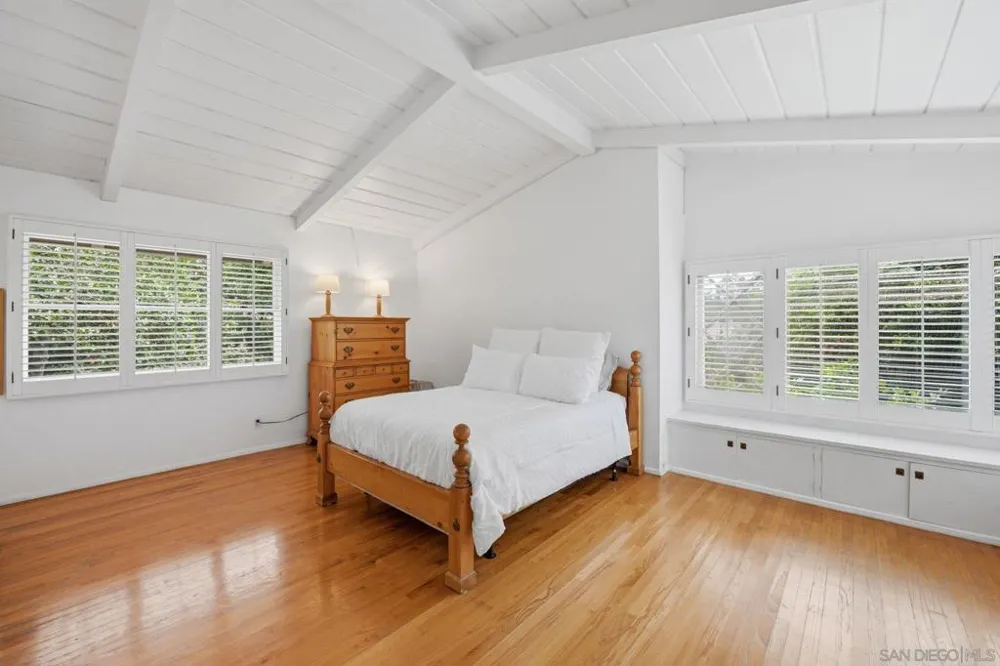 2954 Woodford Drive La Jolla, CA 92037