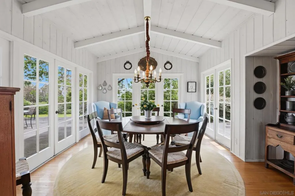 2954 Woodford Drive La Jolla, CA 92037