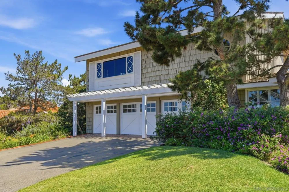 2954 Woodford Drive La Jolla, CA 92037