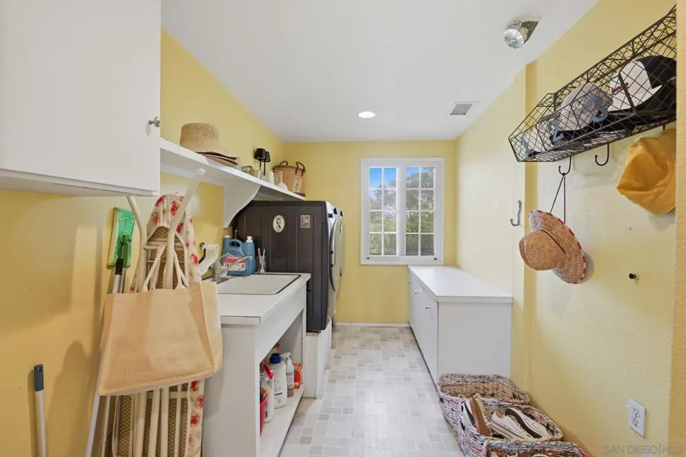 2954 Woodford Drive La Jolla, CA 92037