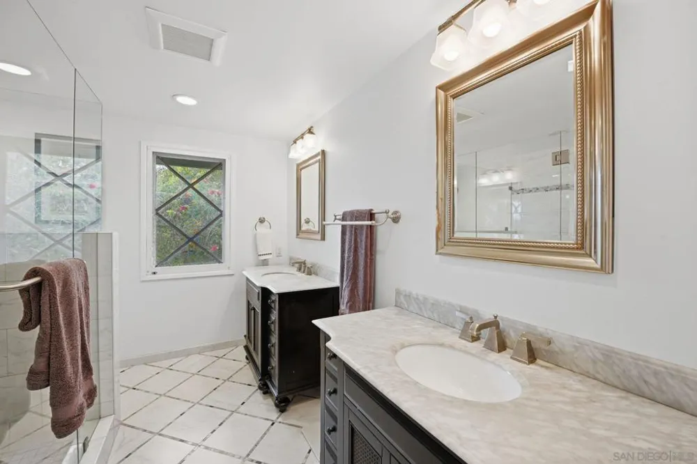 2954 Woodford Drive La Jolla, CA 92037