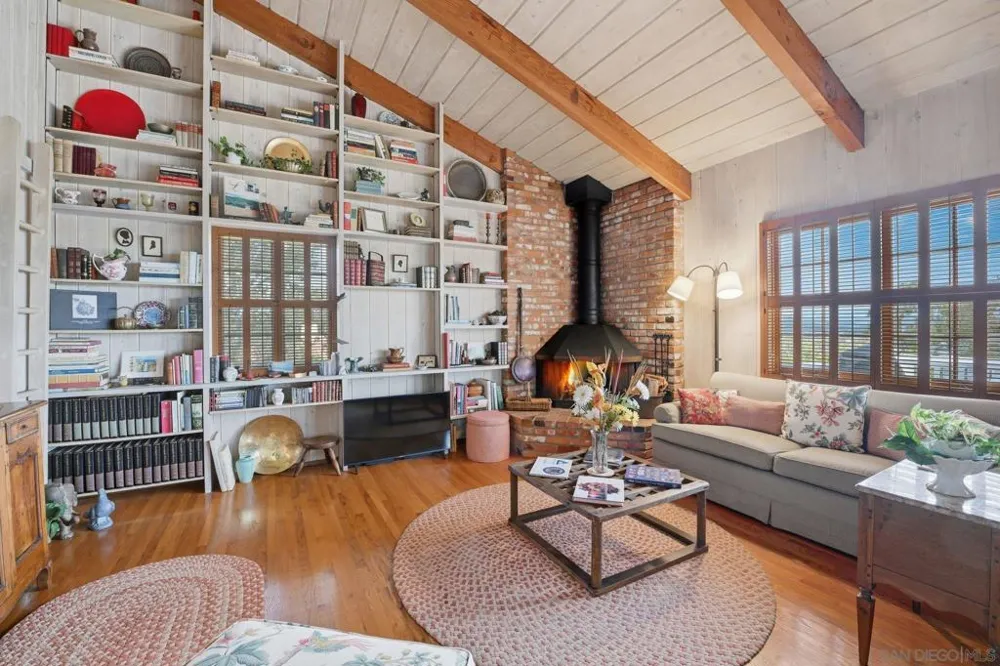 2954 Woodford Drive La Jolla, CA 92037