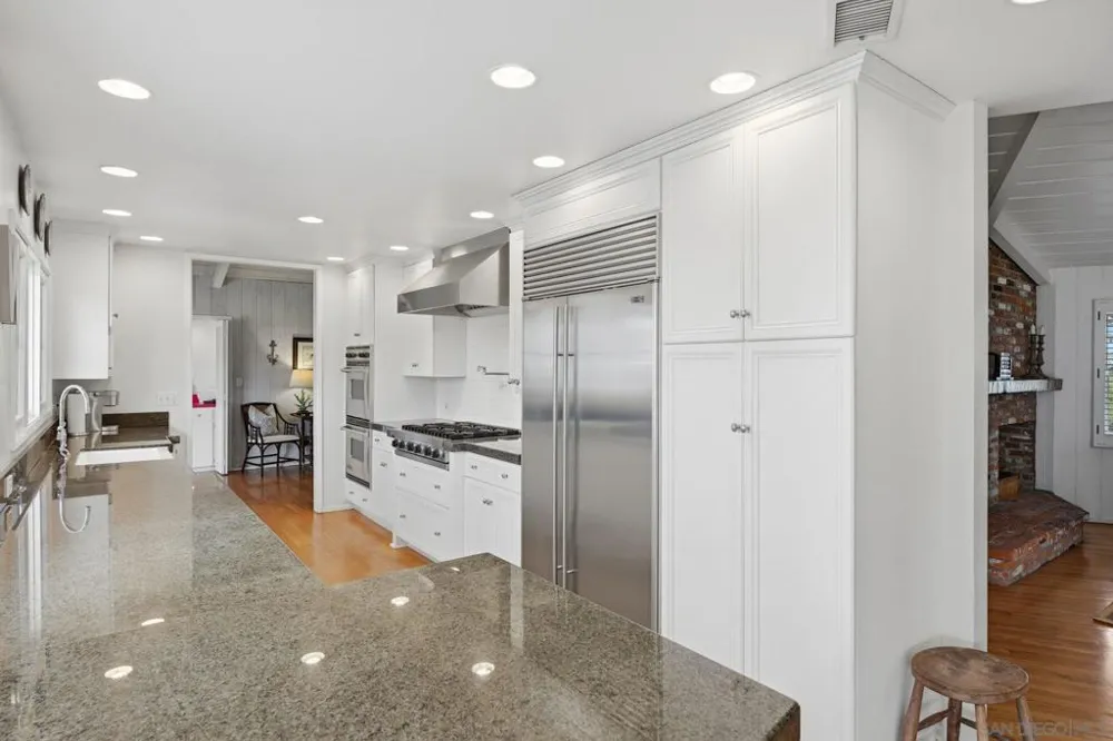 2954 Woodford Drive La Jolla, CA 92037