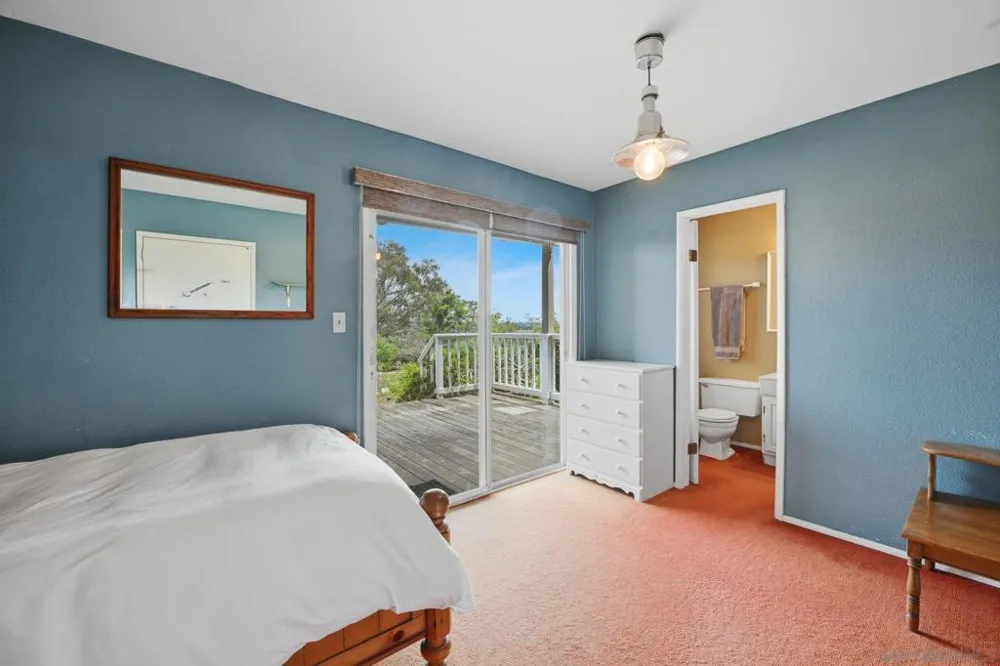 2954 Woodford Drive La Jolla, CA 92037
