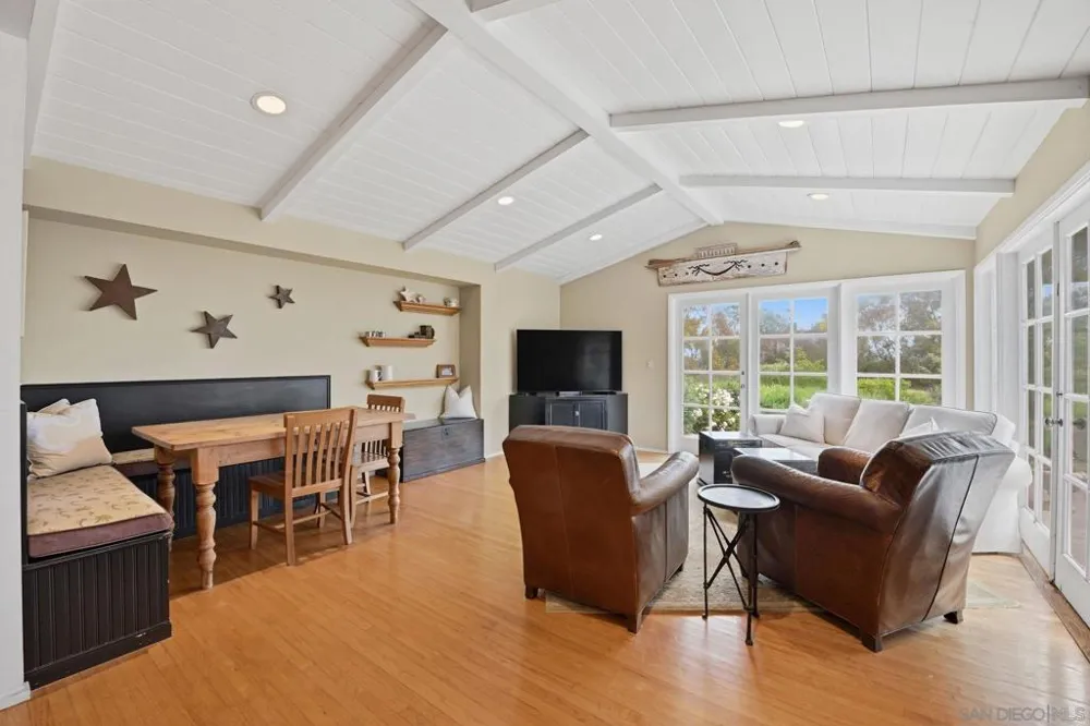 2954 Woodford Drive La Jolla, CA 92037