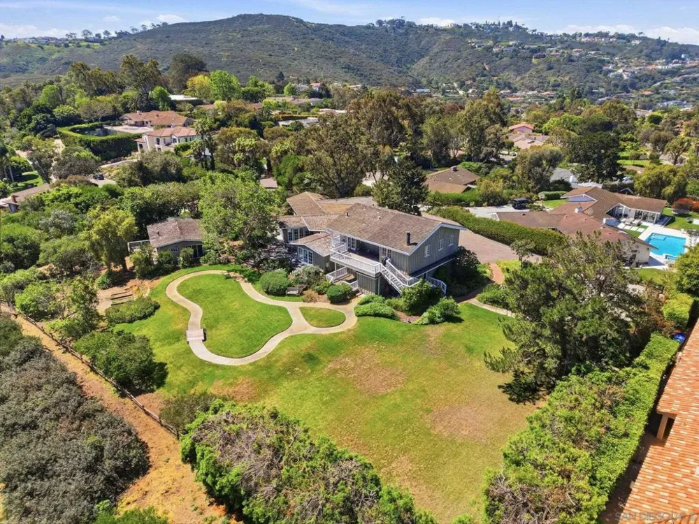 2954 Woodford Drive La Jolla, CA 92037