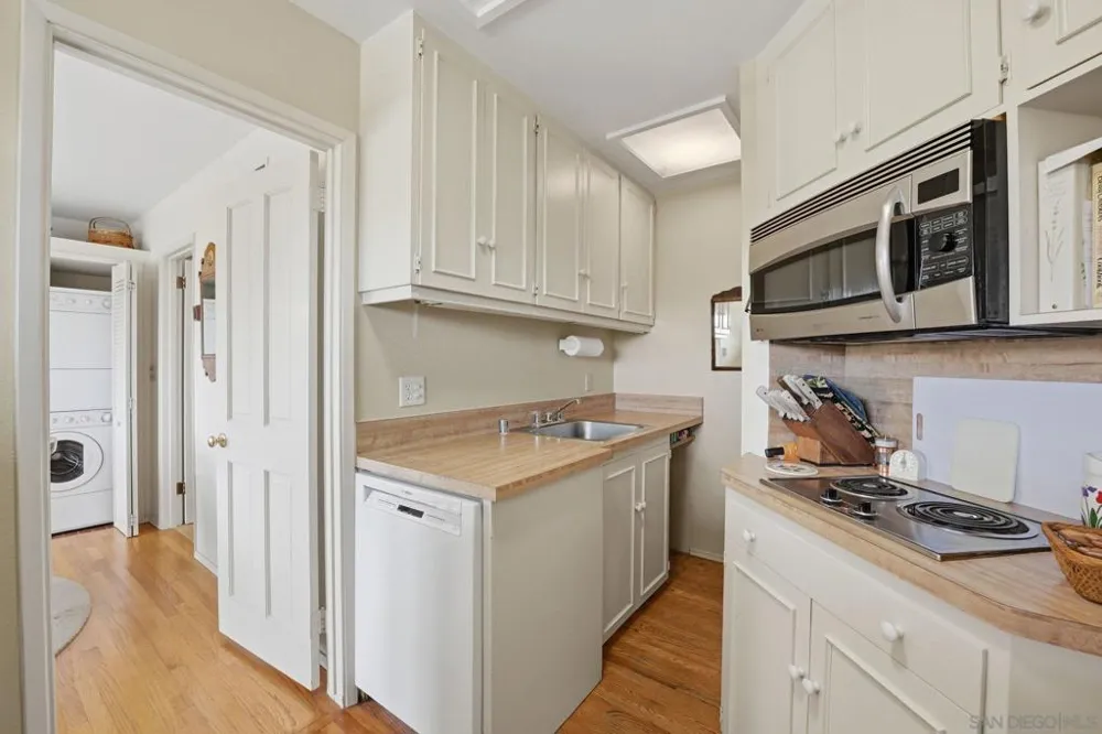 2954 Woodford Drive La Jolla, CA 92037