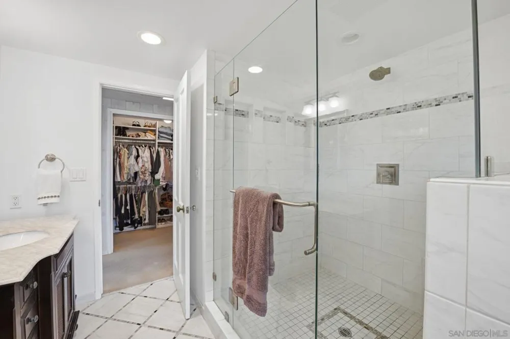 2954 Woodford Drive La Jolla, CA 92037