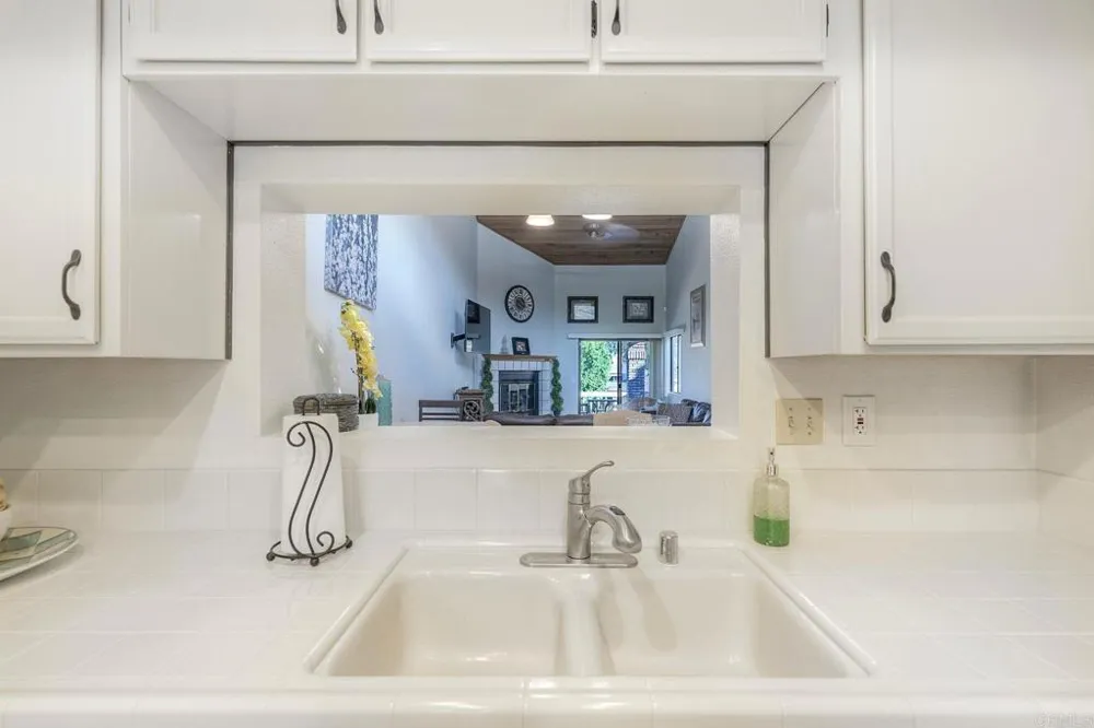 8559 Circle R Valley Lane Escondido, CA 92026