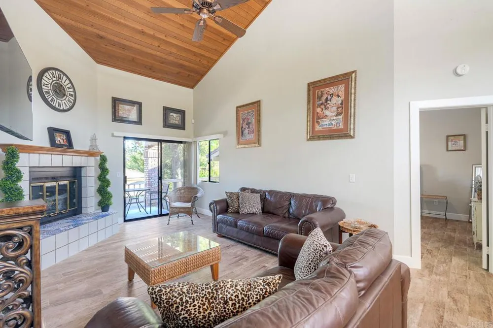 8559 Circle R Valley Lane Escondido, CA 92026