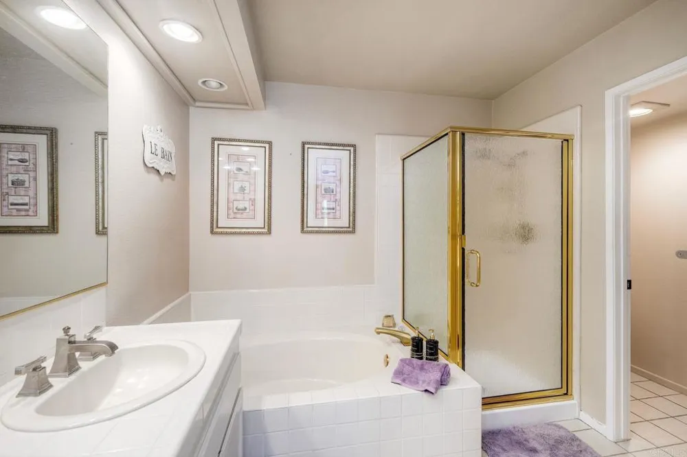 8559 Circle R Valley Lane Escondido, CA 92026