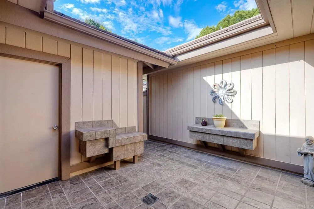 8559 Circle R Valley Lane Escondido, CA 92026