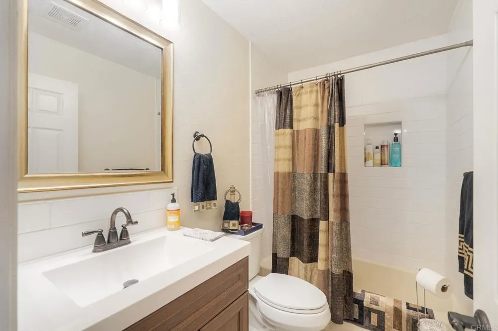 8559 Circle R Valley Lane Escondido, CA 92026