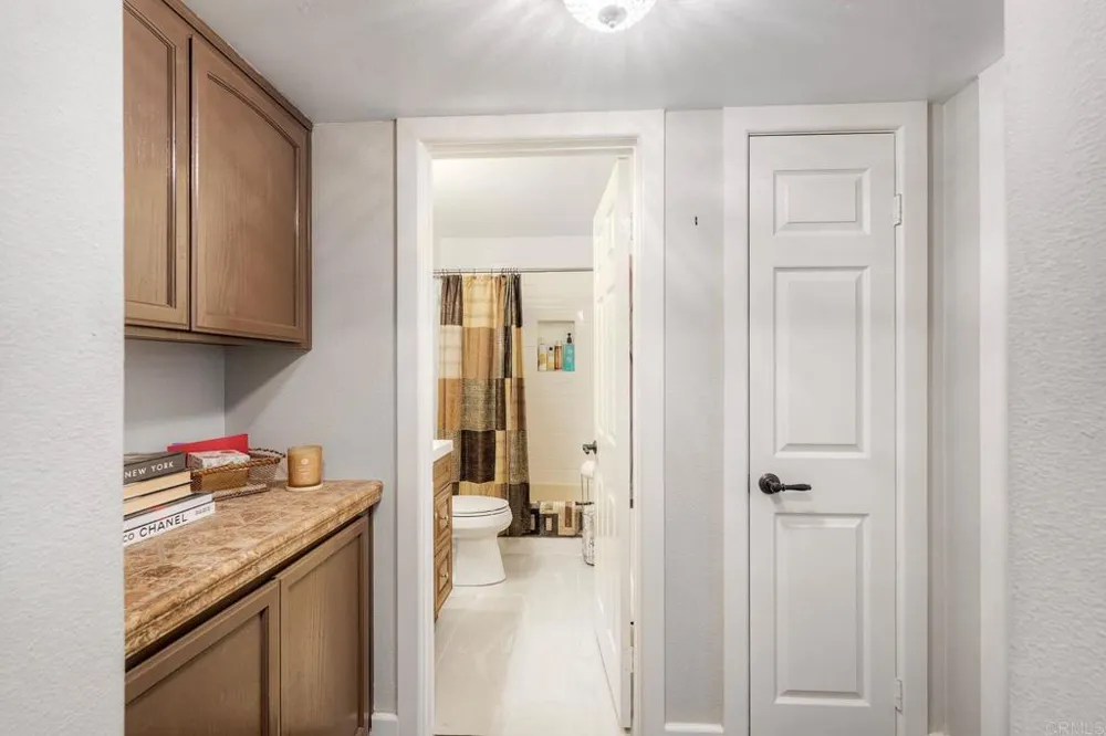 8559 Circle R Valley Lane Escondido, CA 92026