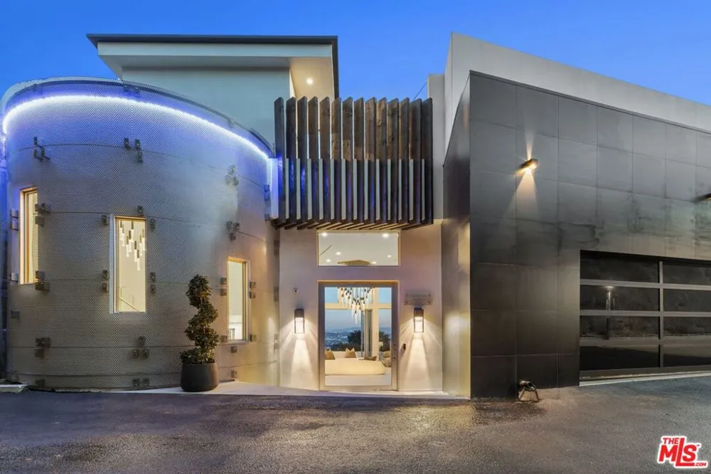 9270 Kinglet Drive Los Angeles, CA 90069