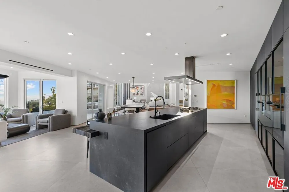 9270 Kinglet Drive Los Angeles, CA 90069