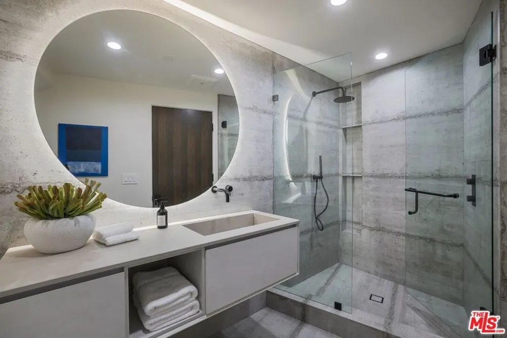 9270 Kinglet Drive Los Angeles, CA 90069