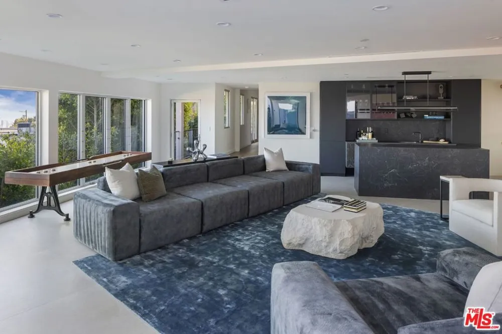 9270 Kinglet Drive Los Angeles, CA 90069