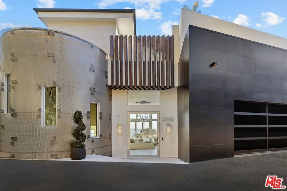 9270 Kinglet Drive Los Angeles, CA 90069