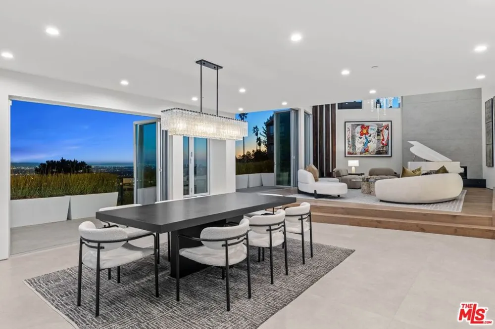 9270 Kinglet Drive Los Angeles, CA 90069