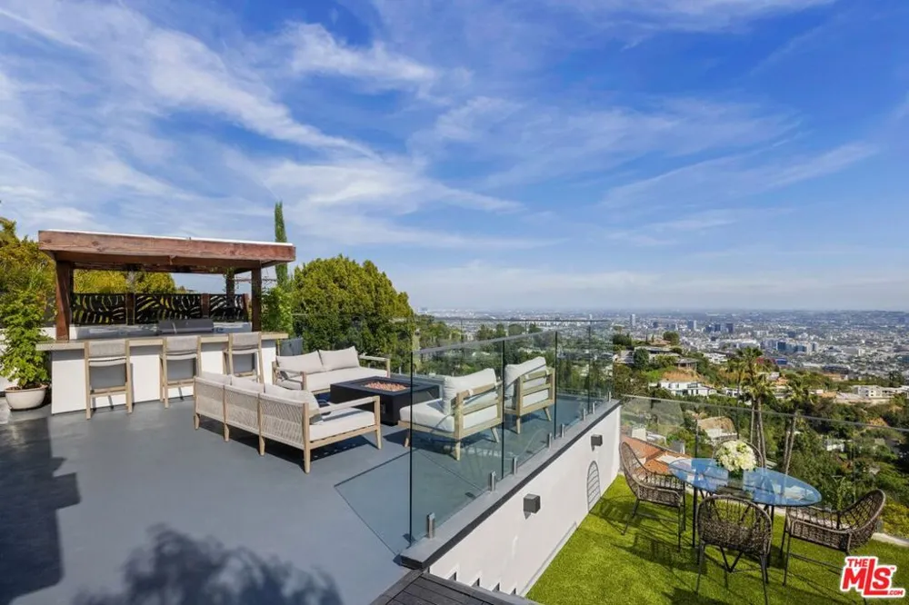 9270 Kinglet Drive Los Angeles, CA 90069
