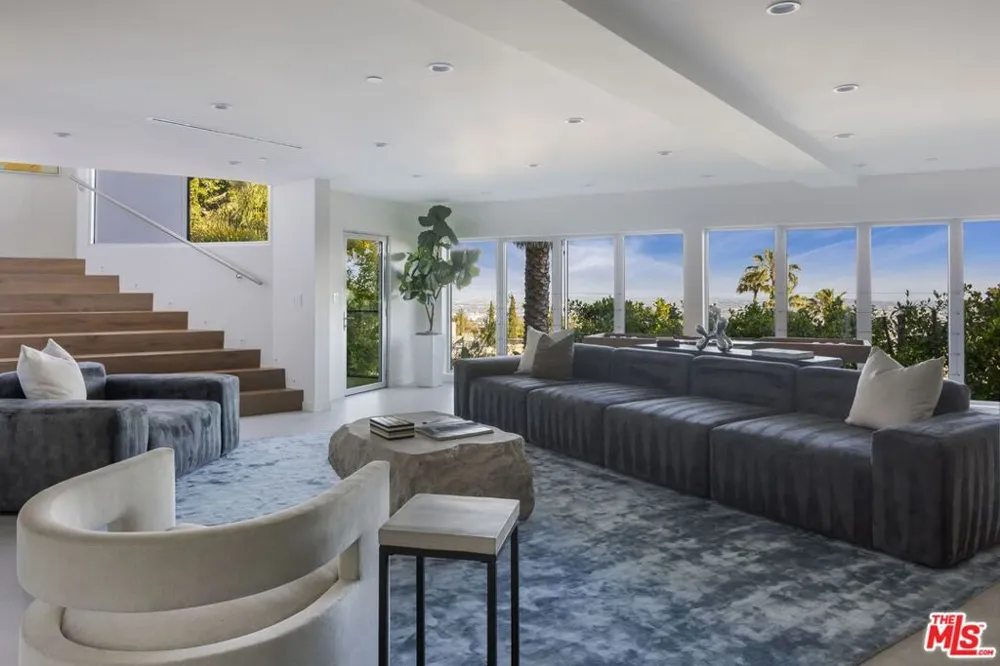 9270 Kinglet Drive Los Angeles, CA 90069
