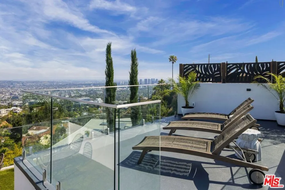 9270 Kinglet Drive Los Angeles, CA 90069