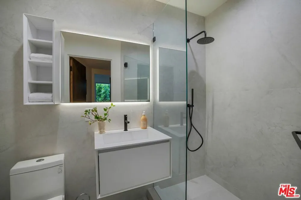 9270 Kinglet Drive Los Angeles, CA 90069