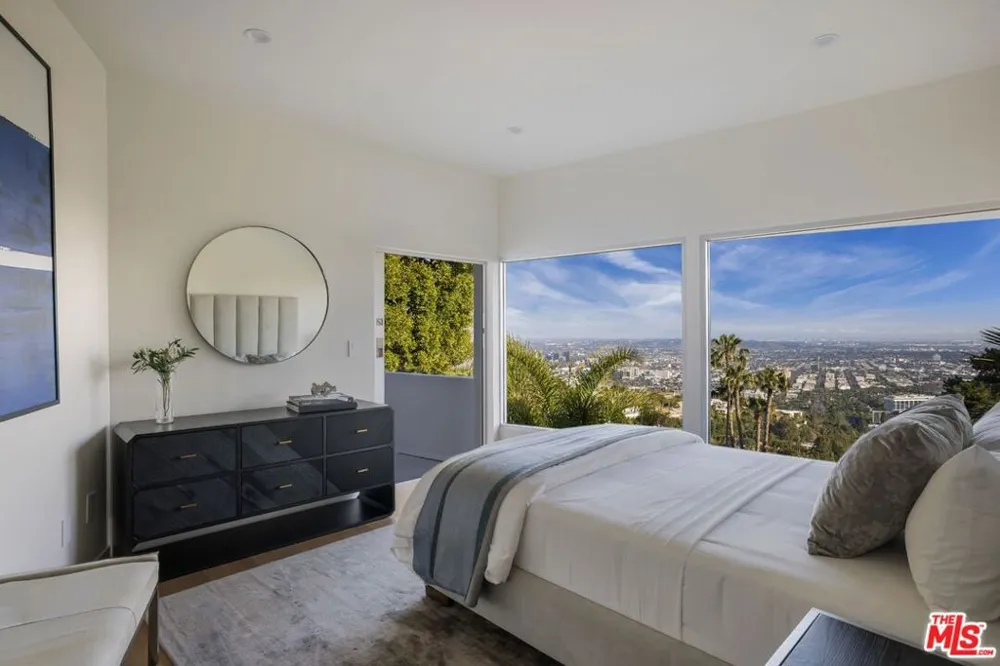 9270 Kinglet Drive Los Angeles, CA 90069