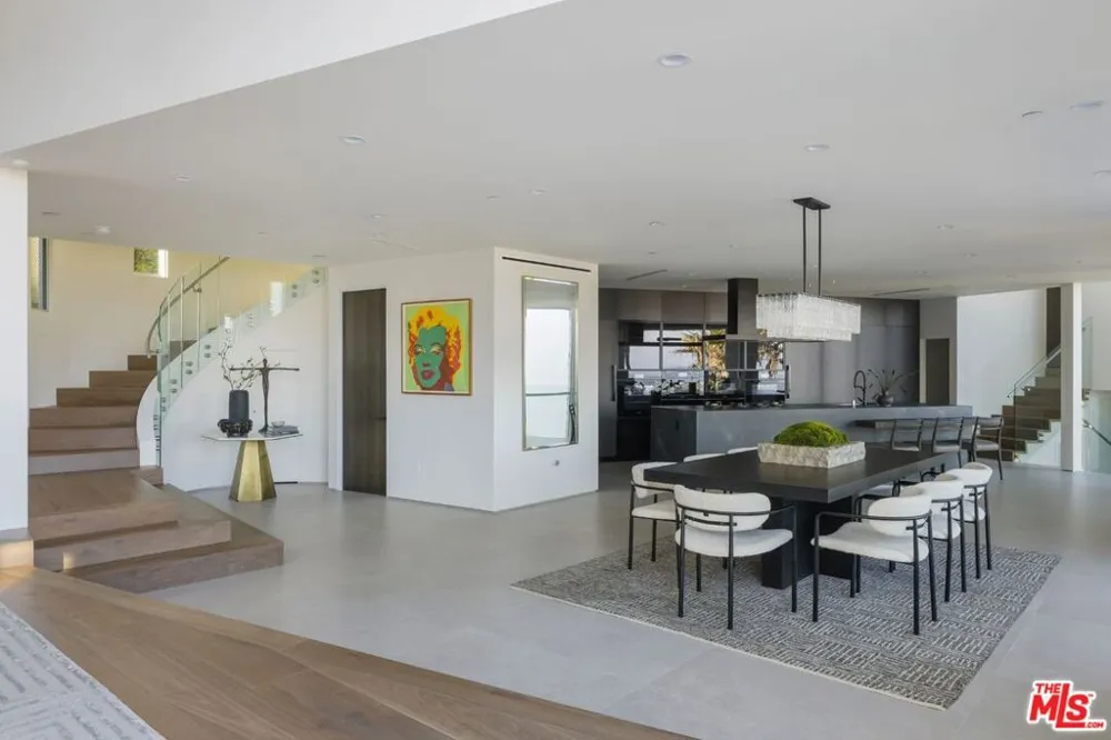 9270 Kinglet Drive Los Angeles, CA 90069