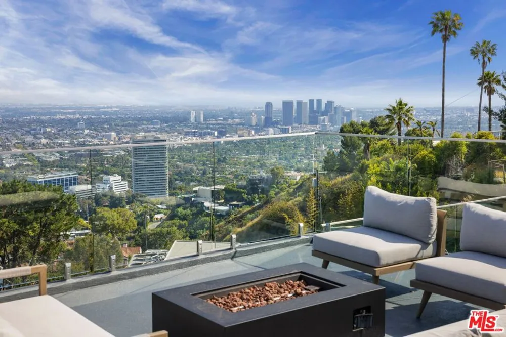 9270 Kinglet Drive Los Angeles, CA 90069