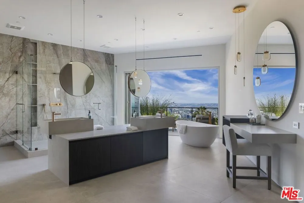 9270 Kinglet Drive Los Angeles, CA 90069