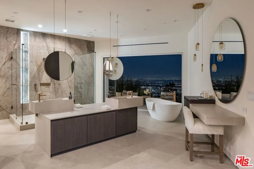 9270 Kinglet Drive Los Angeles, CA 90069