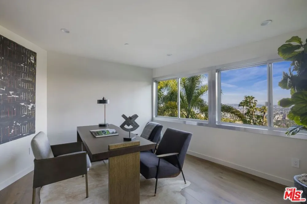 9270 Kinglet Drive Los Angeles, CA 90069