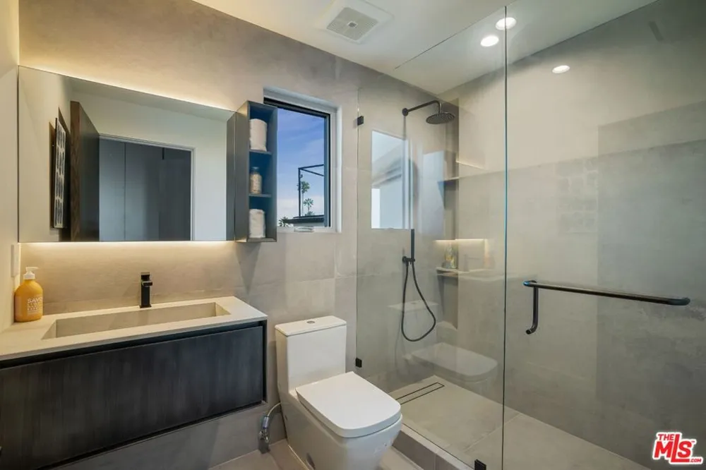 9270 Kinglet Drive Los Angeles, CA 90069