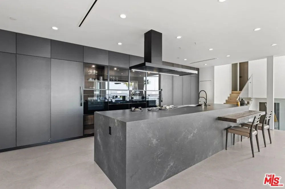 9270 Kinglet Drive Los Angeles, CA 90069