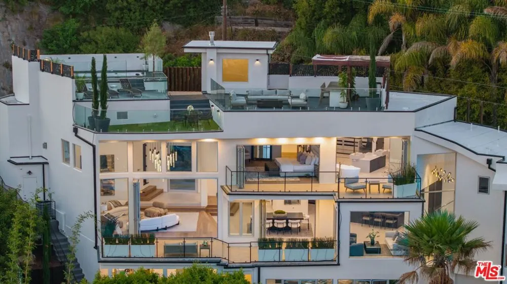 9270 Kinglet Drive Los Angeles, CA 90069