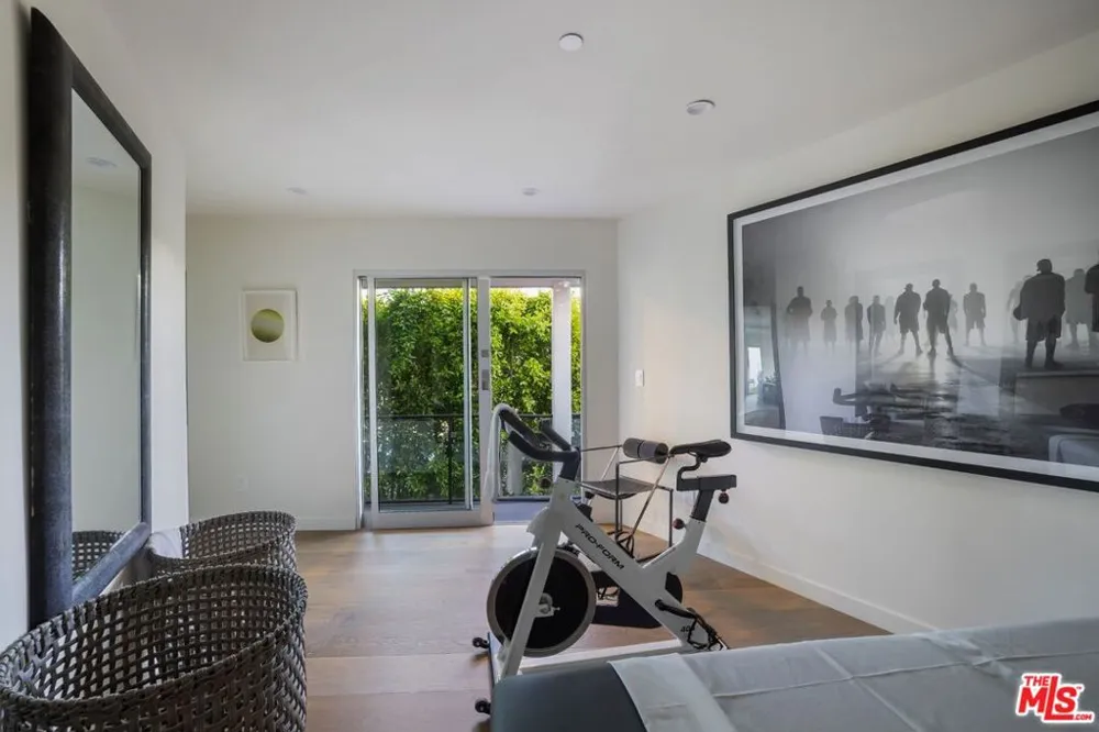 9270 Kinglet Drive Los Angeles, CA 90069