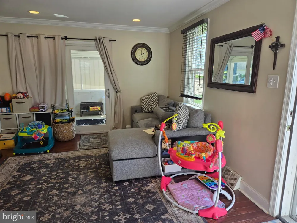 12 E WYNCLIFFE AVENUE Clifton Heights, PA 19018