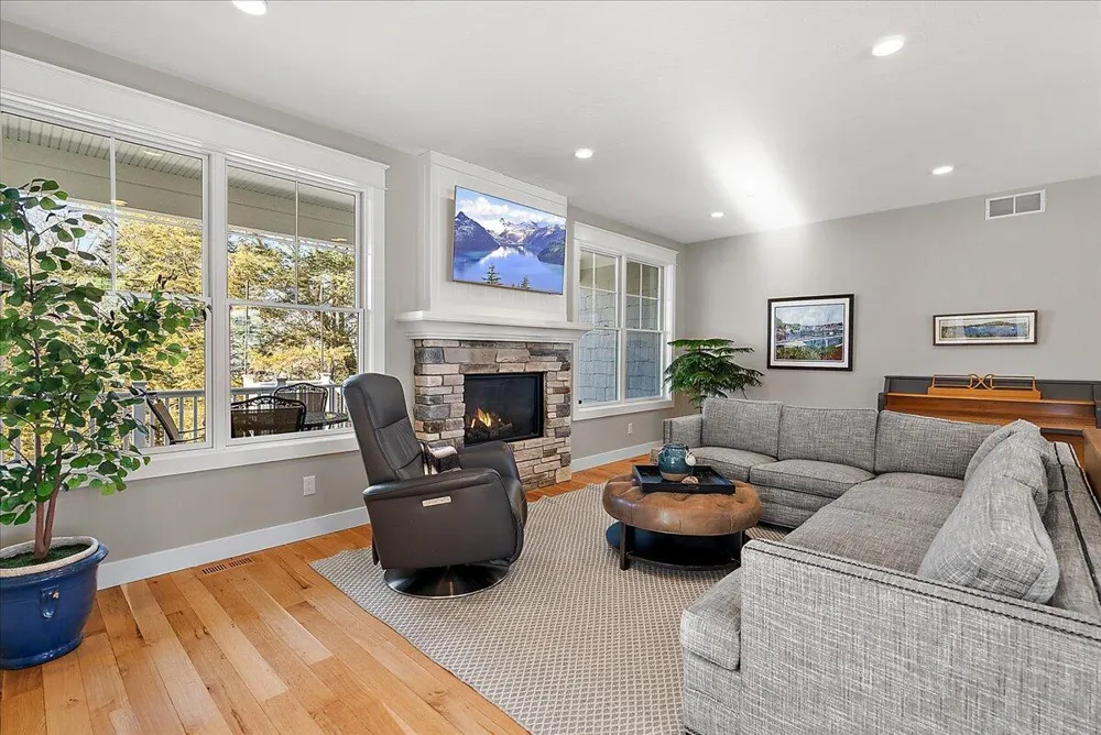 690 Dune Grass Circle Drive Saugatuck, MI 49453