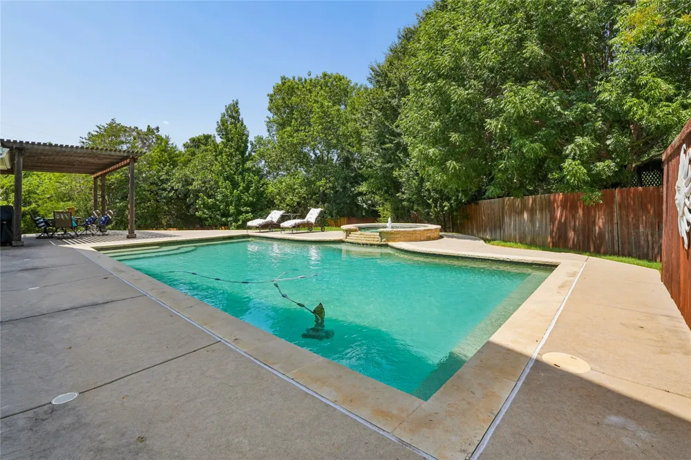 150 Fall Creek Grapevine, TX 76051